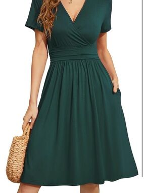 Women's Green Summer Short Sleeve Casual V-Neck Party Dress with Pockets!